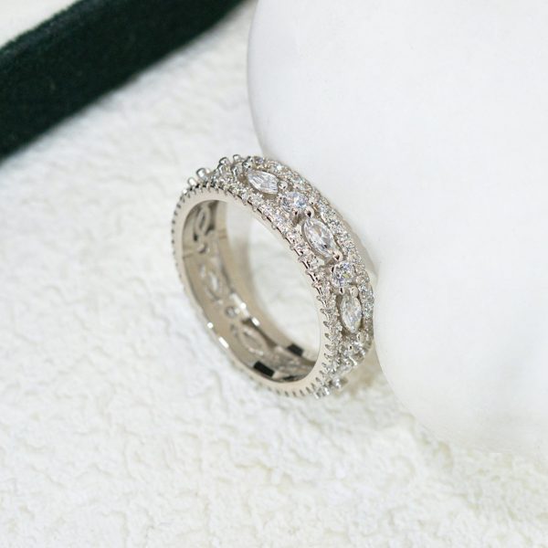 Retro Women's Micro Finger Ring Full Circle Diamond & Hollow White Lab Diamond Double Row Classic Style Ring - Image 3