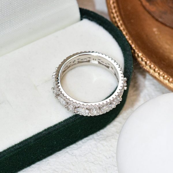 Retro Women's Micro Finger Ring Full Circle Diamond & Hollow White Lab Diamond Double Row Classic Style Ring - Image 4