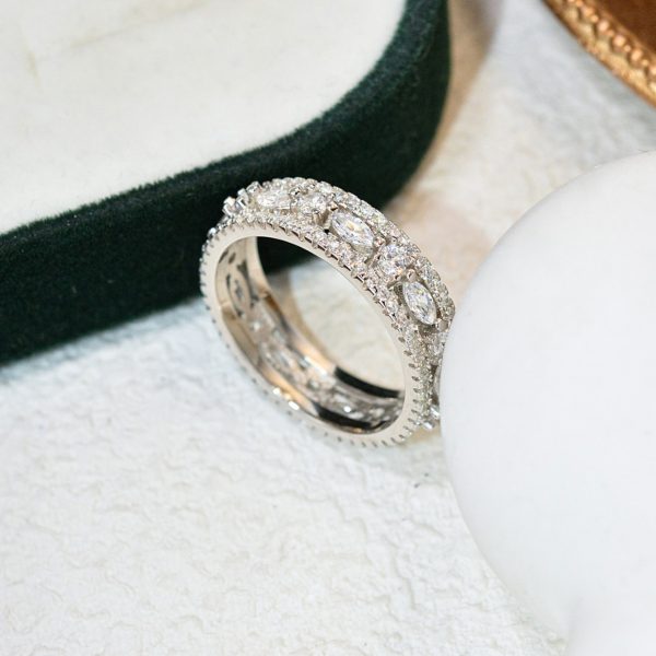 Retro Women's Micro Finger Ring Full Circle Diamond & Hollow White Lab Diamond Double Row Classic Style Ring - Image 5